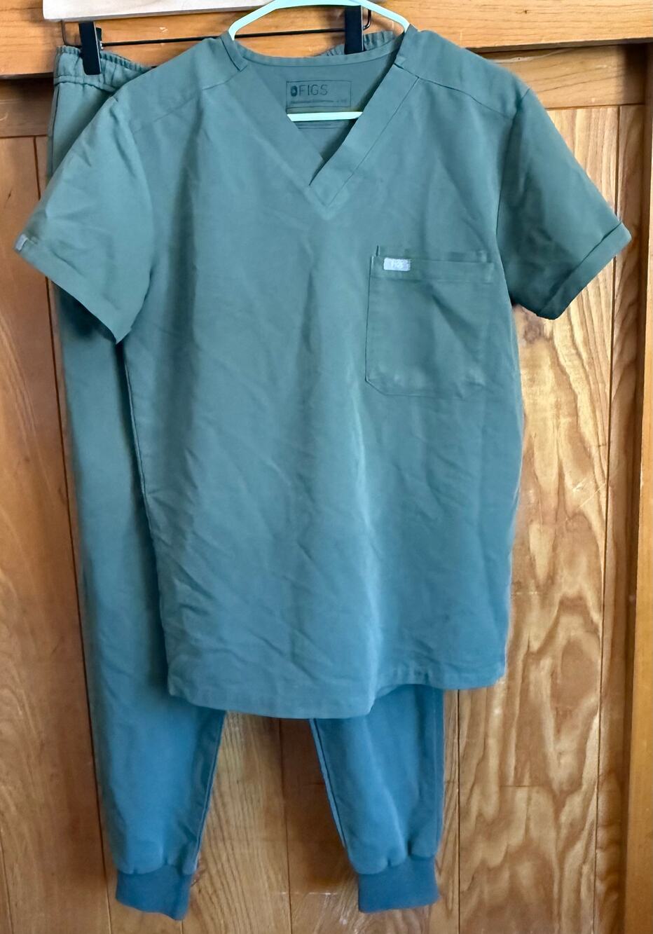 FIGS Men's Medical Scrub Set -  Top and Pants -Moss Green XS